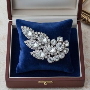 Vintage Sparkling Clear Rhinestone And Silver Brooch
